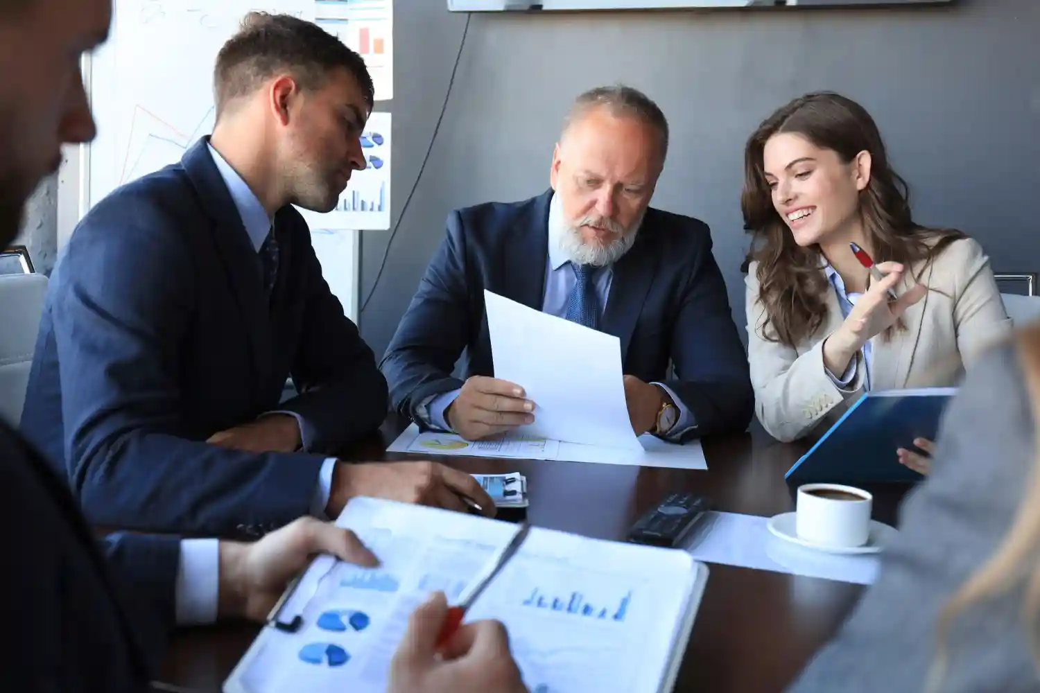 requisitos legales para abrir una empresa como extranjero en Latinoamérica